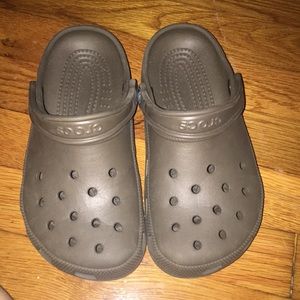 Brown crocs